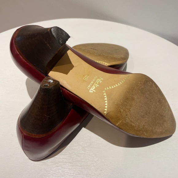 Vintage 70s Nickels Oxblood/Burgundy Leather Pumps with Tooled Toe Design - Picture 10 of 12
